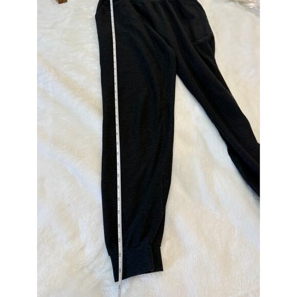 Beyond Yoga Joggers in Black - Picture 4 of 7